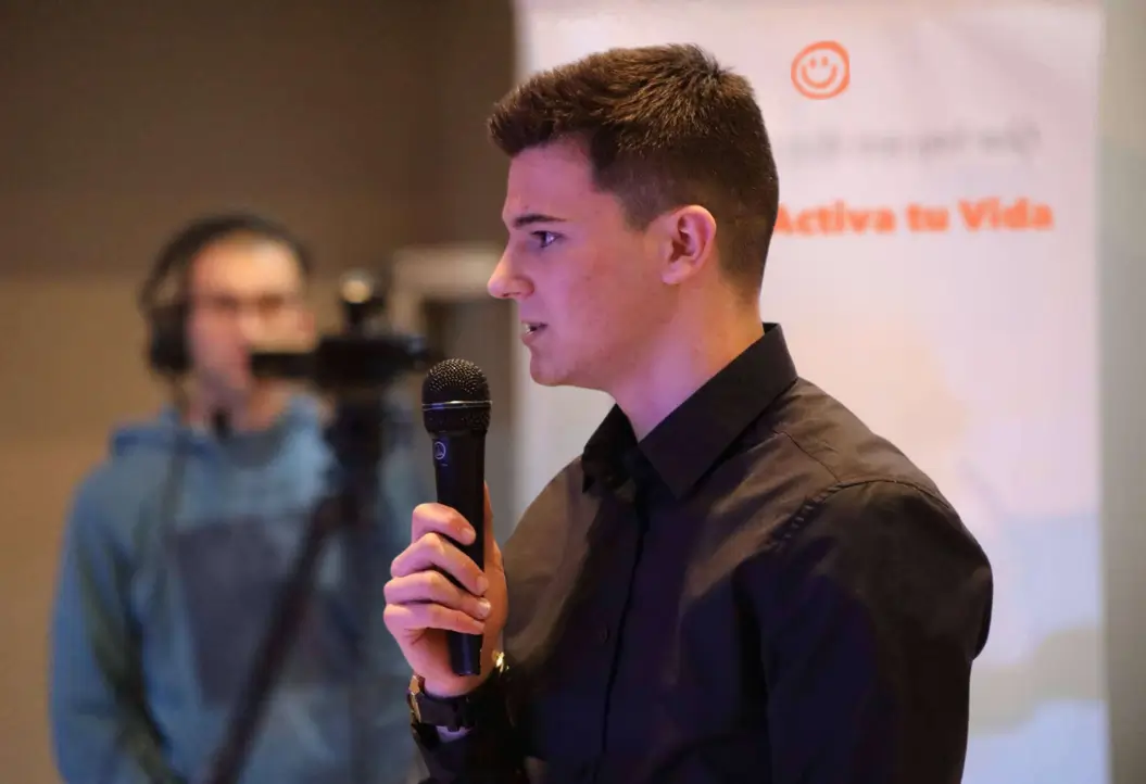 Fabián Piquer es un joven emprendedor y autor que ha logrado posicionarse como un referente en el mundo de la autopublicación.